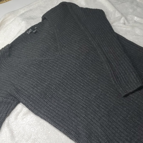 Item #24 Dark Charcoal Longsleeve CableKnit  Sweater - Picture 3 of 5